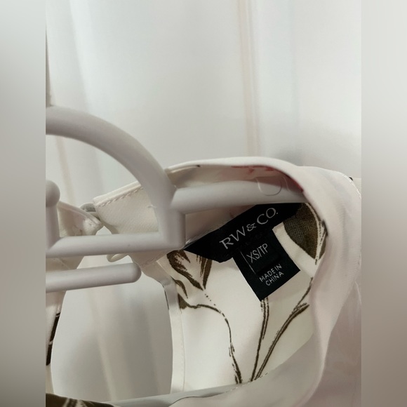 Next to new beautiful blouse - Picture 4 of 5